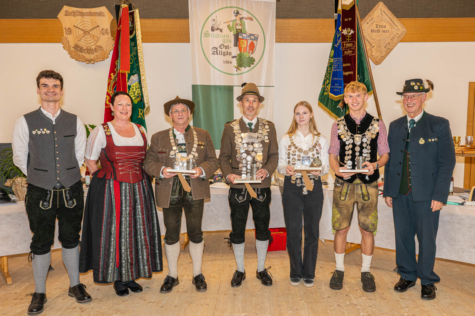 Gauschützenkönige 2025 mit Vorstandschaft Gauschützenkönige 2025 mit Vorstandschaft